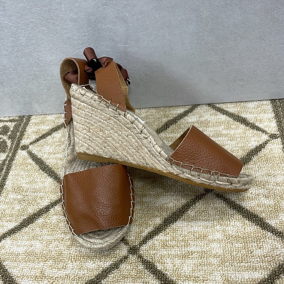“Maslinda Designs” Size 36 Ankle Wrap Wedge - Picture 3 of 10